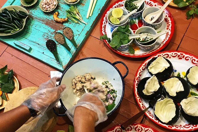 Silom Thai Cooking School with Fresh Market Tour - Key Points