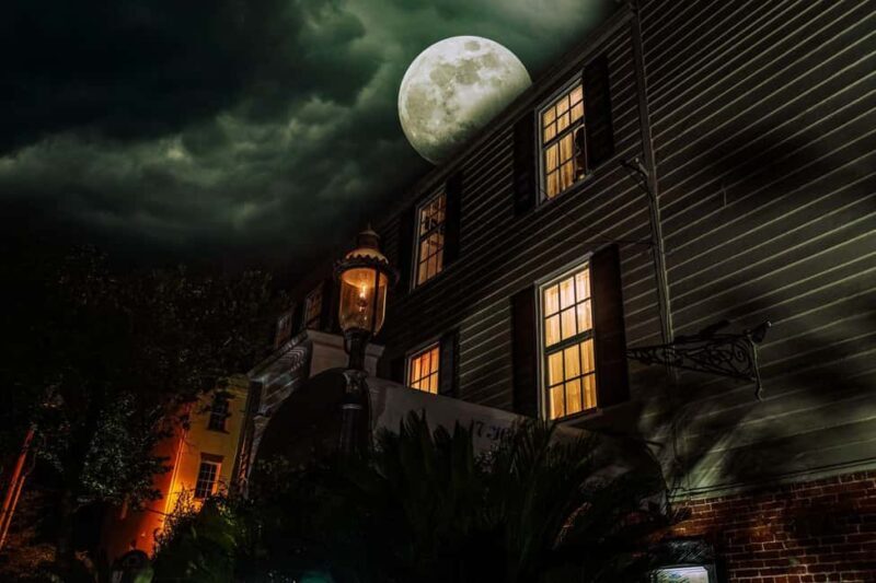 Sinister Sins & Shadows: A Savannah Ghost Tour - An Overview of the Tour Experience