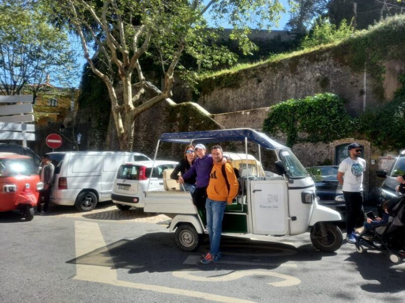 Sintra:1 hour tuk tuk experience to Pena Palace(3 monuments) - FAQs