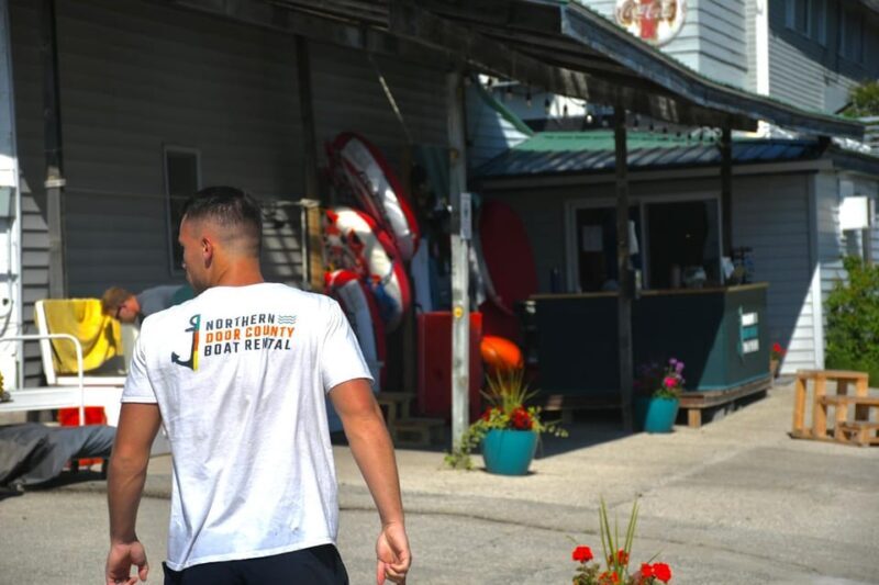 Sister Bay: 25' Pontoon Rental - Key Points