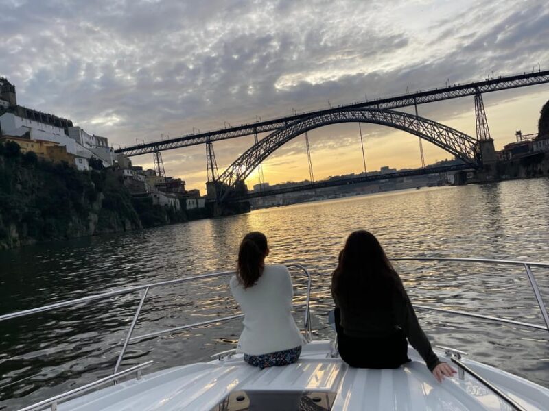 Six bridges yacht cruise on the Douro River in Porto - The Onboard Experience: Food & Drink