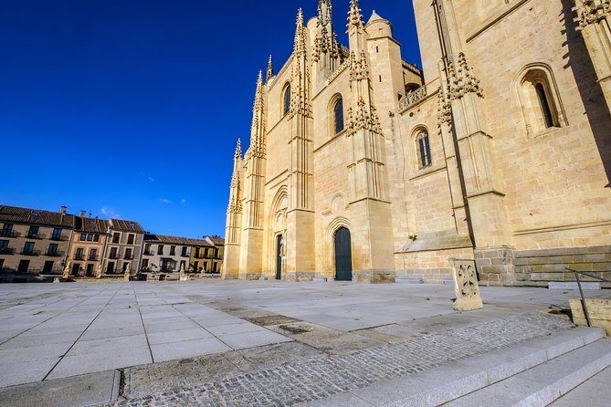 Skip the Line Admission Ticket to Cathedral of Segovia - The Interior: What to Expect
