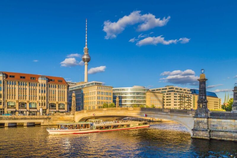 Skip-the-line Boat Cruise and Berlins Old Town Guided Tour - An In-Depth Look at the Tour Experience