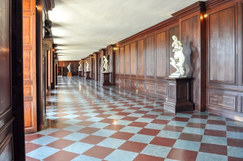 Skip-the-line Hampton Court Palace from London by Car - Key Points