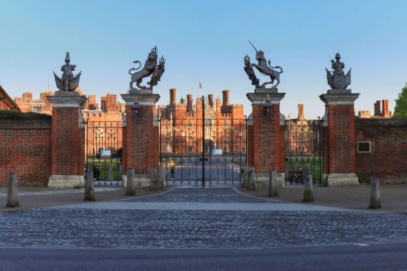 Skip-the-line HamptonCourtPalace Guided Day Trip from London - FAQ
