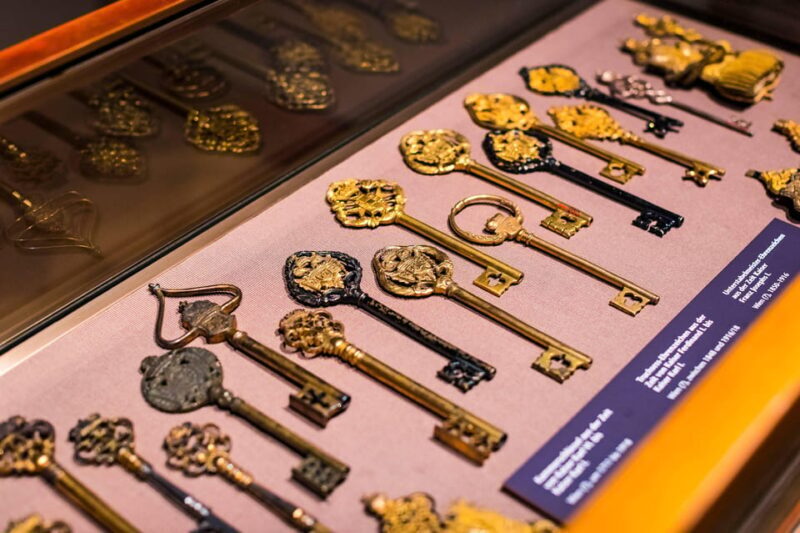 Skip-the-line Imperial Treasury Vienna Private Guided Tour - FAQs