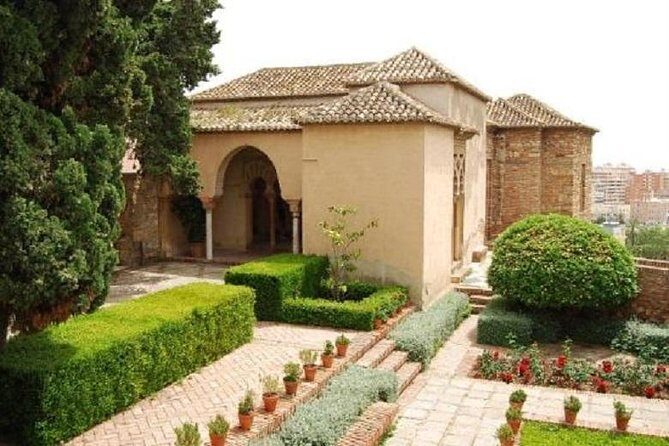 Skip the Line: Private Alcazaba & Gibralfaro with Nasrid Palaces - Practical Details and What to Expect