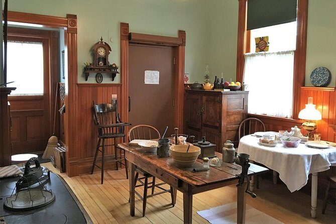 Skip the Line: Public Tour-Adult Admission Ticket (50 mins) - Key Points