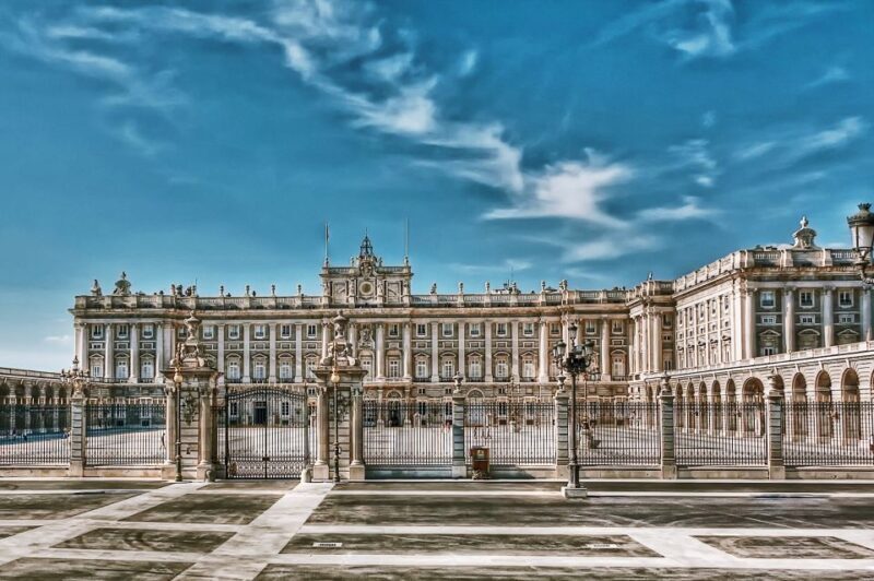 Skip the Line Royal Palace Madrid Tour Semi-Private 8ppl max - The Experience in Detail