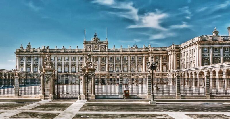 Skip the Line Royal Palace Madrid Tour Semi-Private 8ppl max - FAQ