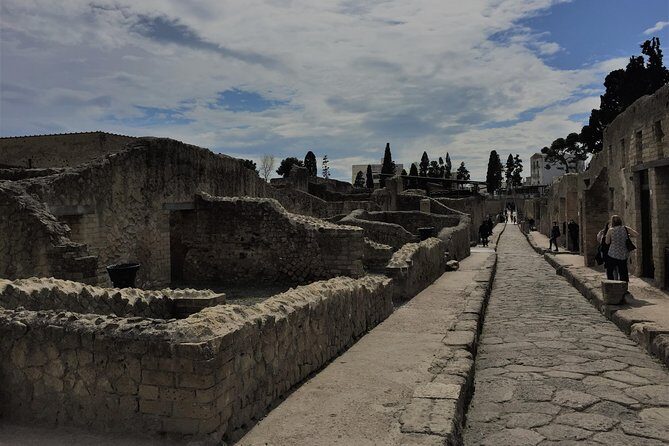 Skip-the-line Tour for Kids of Herculaneum with Children-Friendly Guide - The Guide: Who Made the Difference?