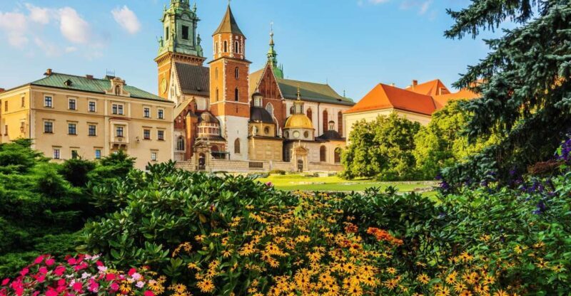 Skip the Line Wawel Castle Chambers Small Group Tour - The Experience in Detail
