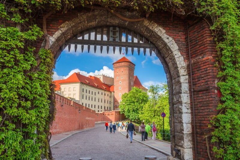 Skip the Line Wawel Castle Chambers Small Group Tour - Optional Royal Treasury Visit