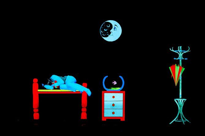 Skip the Line: WOW Show Black Light Theater in Prague Ticket - What Makes This Show Stand Out?