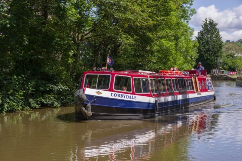 Skipton: 1-Hour Canal Cruise - A Closer Look at the Skipton Canal Cruise Experience