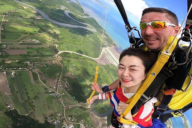 Skydive Fiji Radical 10000ft Tandem Jump (30 seconds free fall) - Price and Value Analysis