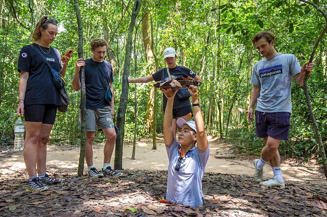 Small-group Cu-Chi Tunnel: 1-Day Ben-Duoc Temple & Liberated Zone - Visiting the Ben Duoc Memorial Temple