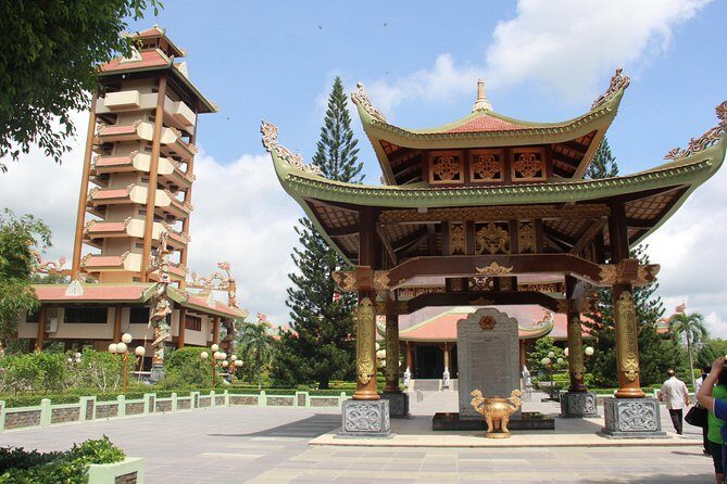Small-group Cu-Chi Tunnel: 1-Day Ben-Duoc Temple & Liberated Zone - Lunch: Authentic Vietnamese Cuisine