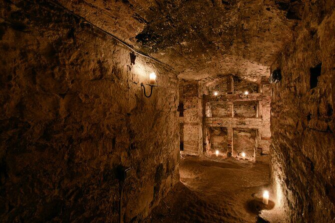 Small Group Edinburgh Night Walking Tour with Haunted Vaults - Exploring the Tour in Detail