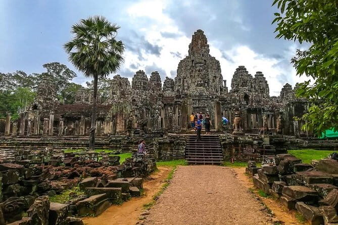 Small-Group Explore Angkor Wat Sunrise Tour with Guide - The Experience in Detail: What to Expect