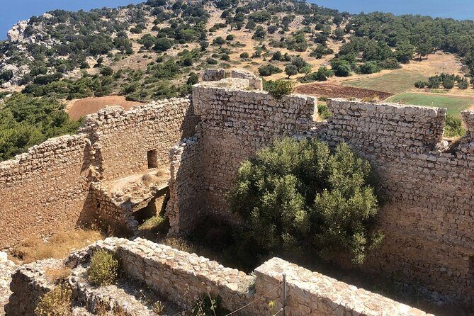 Small group hiking between the beach and Kritinia Castle - FAQ