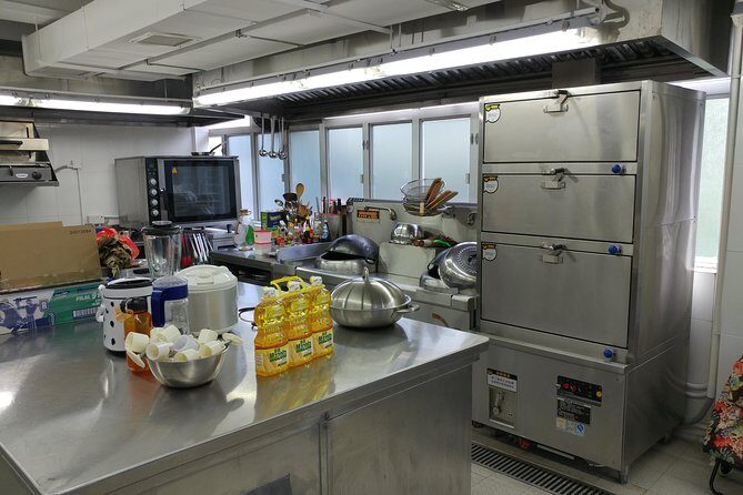 Small Group Local Market Walking Tour and Chinese Cooking Class in Hong Kong - Exploring Hong Kong through Food: A Detailed Look at the Small Group Market and Cooking Tour