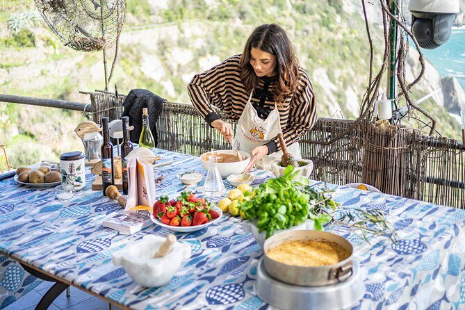 Small group Pasta and Tiramisu class in Riomaggiore - Experience Breakdown: What to Expect