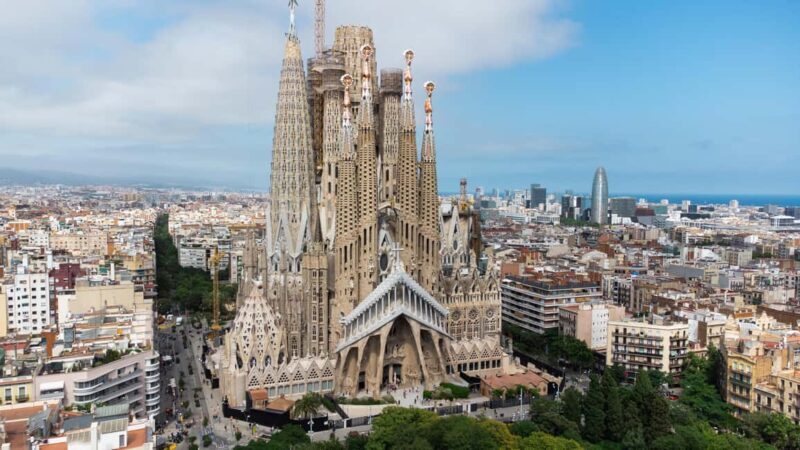 Small-Group Sagrada Familia Fully Guided Tour - What’s Included and What’s Not