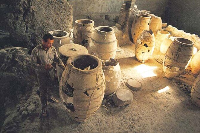 Small Group Santorini Discovery Tour with Lunch and Wine Tasting - Who Should Consider This Tour?