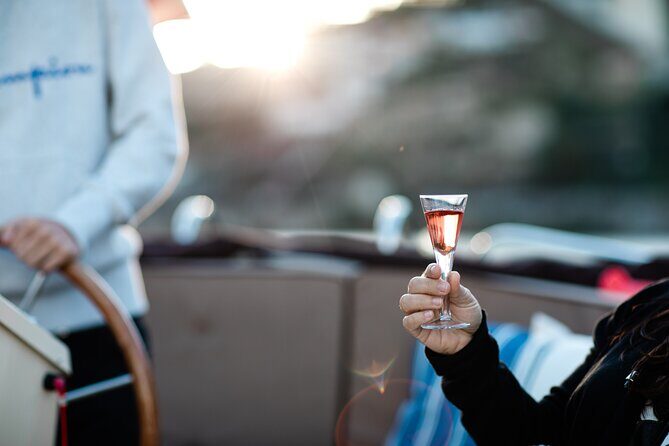 Small-Group Six Bridges Douro River Cruise in Porto with Drinks - The Boat and Comfort