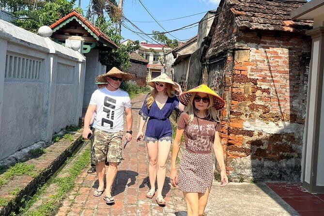 Small Group Tour Discover the best of Duong Lam Ancient Village - The Sum Up