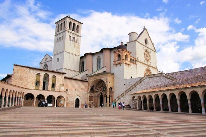 Small Group Tour of Assisi and St. Francis Basilica - Exploring Assisi with a Guided Walk