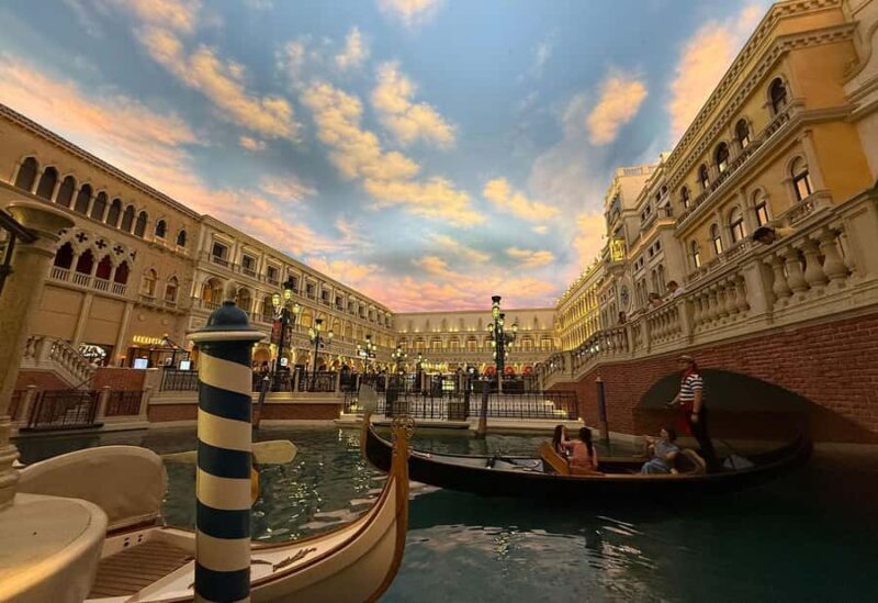 Small Group Vegas Strip Walking Tour with Free Drink - Exploring Las Vegas with a Small-Group Walking Tour