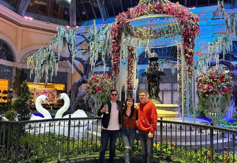 Small Group Vegas Strip Walking Tour with Free Drink - Key Points