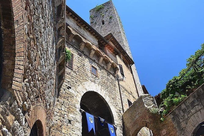 Small-Group Vernaccia di San Gimignano Wine Tour - White and Red Wines - A Deep Dive into the Experience