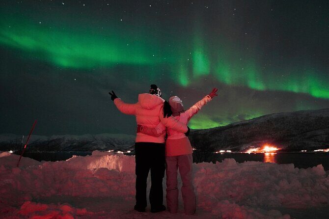 Small Northern Lights Tour Max8 Guests PRO Photographer included - Discover the Small Northern Lights Tour in Tromso: An Intimate Arctic Experience