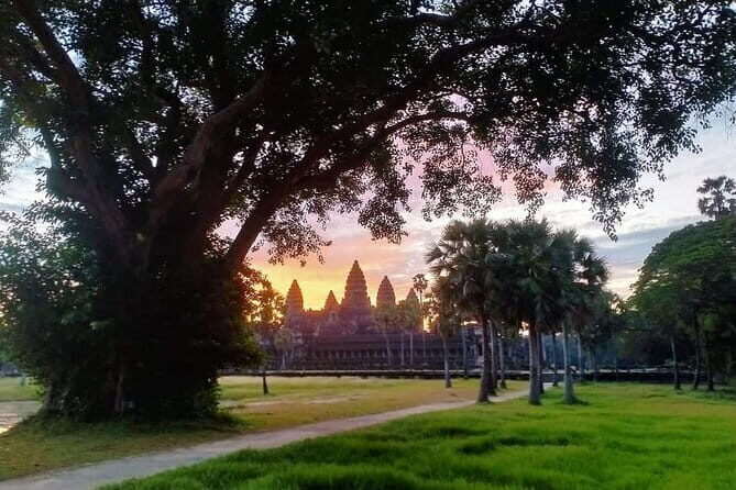 Small Tour and Big Tour By Car - Day 1: The Majestic Temples of Angkor