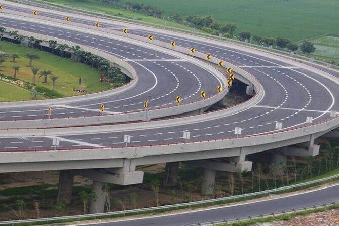Smooth Departure Transfer by Car from Agra to Lucknow - Key Points