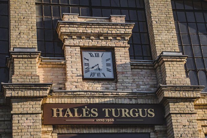 Snacks and bites in Vilnius local market - Key Points