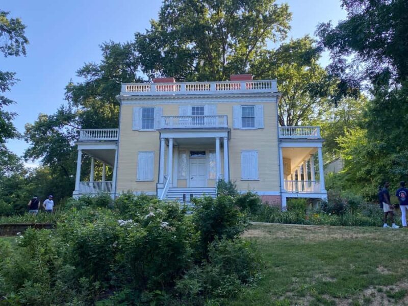 Soulful Sunday in Harlem Guided Bus Tour - A Closer Look at the Harlem Experience