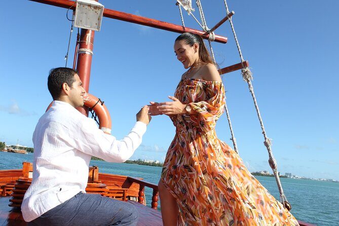 Spanish Galleon in Cancún - Romantic Lobster Dinner Cruise & Live Saxophone - An Overview of the Experience