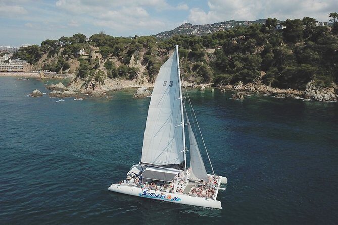 Special tour for groups sailing along the Costa Brava in a big catamaran. Food and drinks included. - FAQ