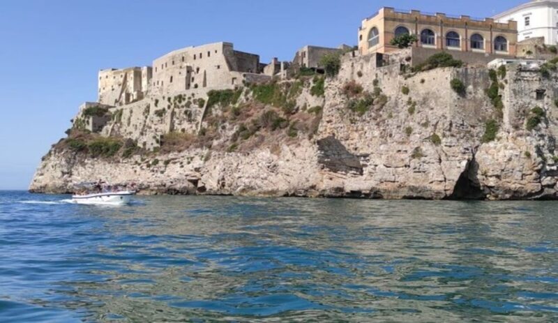 Sperlonga: Boat Tour to Gaeta with Pizza and Drinks - The Experience in Detail