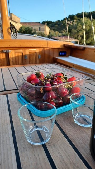 Spetses Island Boat Exploration e-kaiki - The Experience in Detail