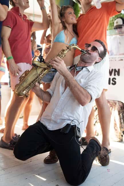 Split: Floating Festival Boat Party with Electronic Music - An In-Depth Look at the Experience