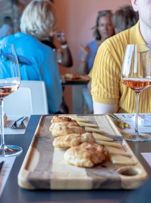 Split/Grad Katela: Vineyard Hen Party Dinner with Transfers - Key Points