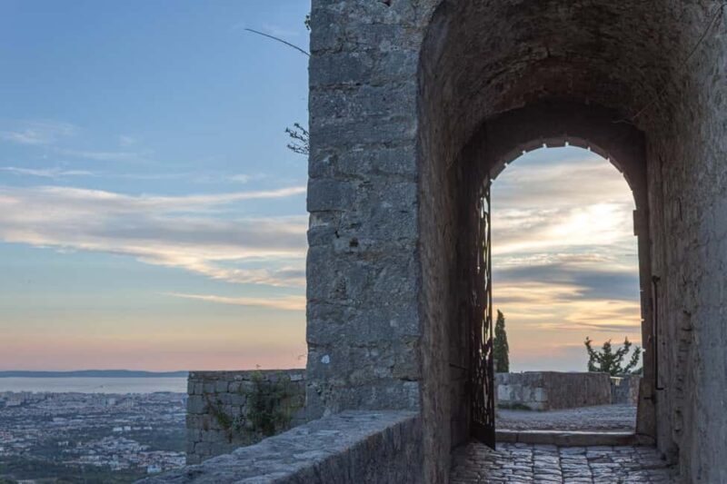 Split: Klis Sunset Sightseeing Bus Tour - Returning to Split