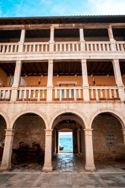 Split: Private tour to Salona, Vitturi castle and Trogir - FAQ