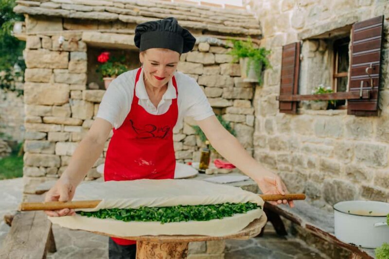 Split: Soparnik Private Cooking Class with Klapa Singing - Key Points