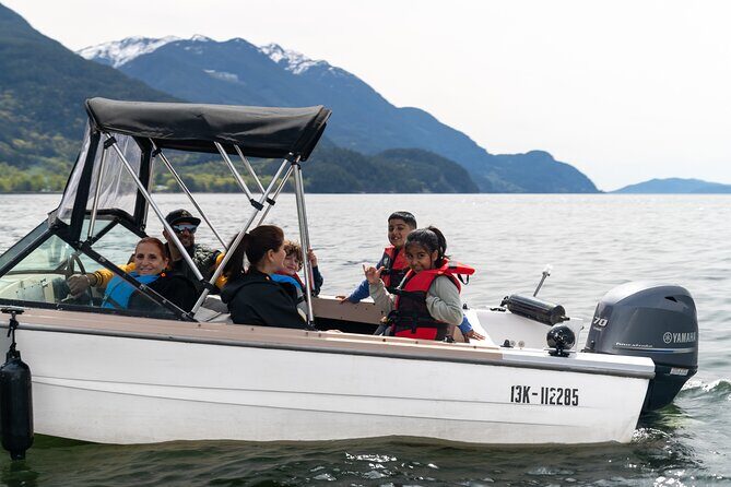 Squamish 4hr Rental 17ft Fiberglass Hourston with 70HP Engine - Discovering Howe Sound on Your Own Terms